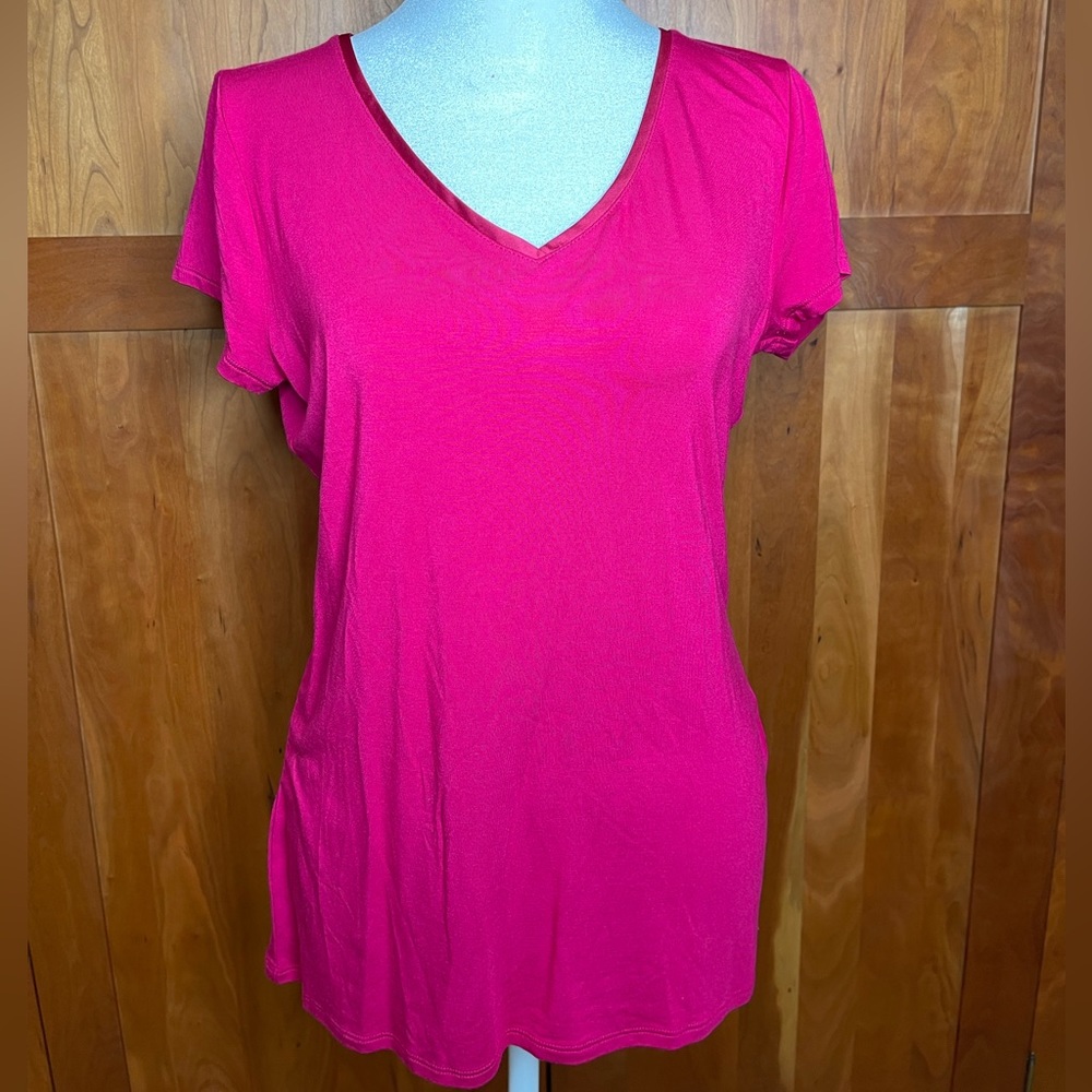 Whit House Black Market pink v neck T-shirt.